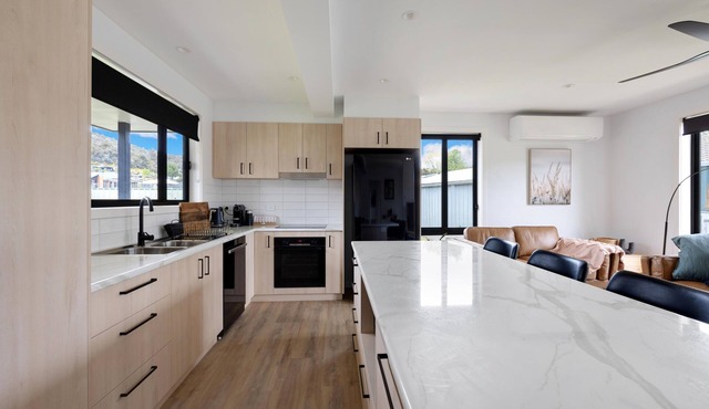 Maple Cottage - Bright, Luxurious & Modern