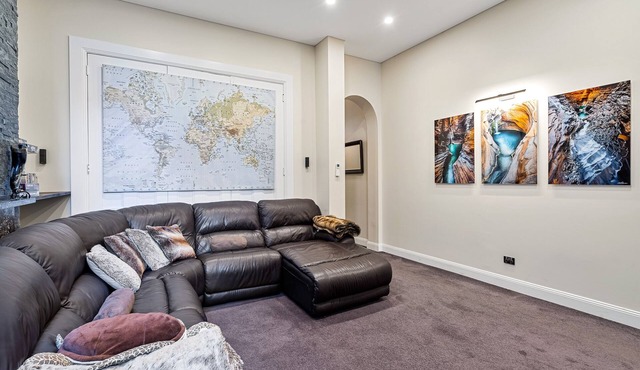 Massive 9 Bed, 3 Bath, 2 Kitchen. $4 Million Mansion - City Centre, Home Cinema!
