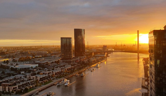 Melbourne Lifestyle Apartments - Best Views on Collins