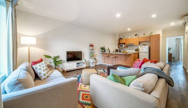 Melbourne St Explorer - A Central Urban Stay