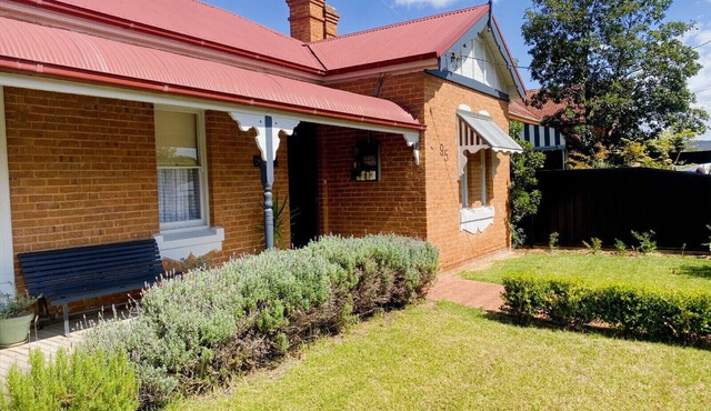 Merala: cosy cottage with an easy stroll to CBD