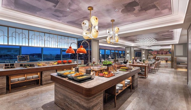 Mercure Nantong Suxitong Riverside