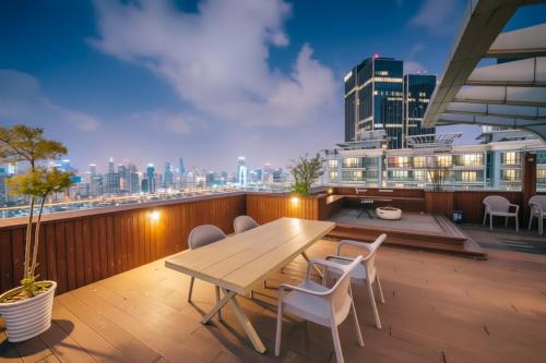 Merit Luxury PentHouse with a Stunning BUND VIEW