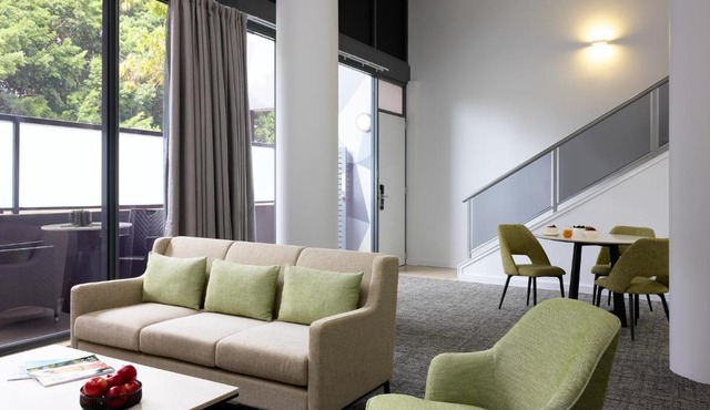 Meriton Suites Waterloo