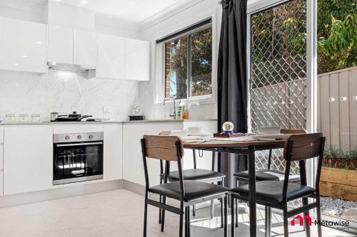 MetaWise BnB Modern 2BR Self-Contained Guest Suite
