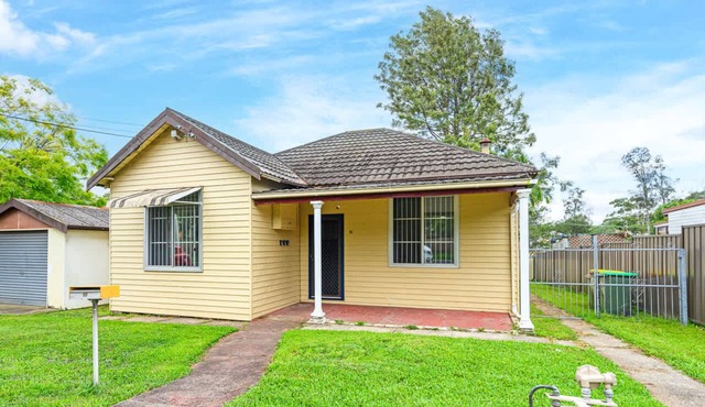 Metawise Cozy & Modern Bedroom in Shared Living Space with Free Parking
