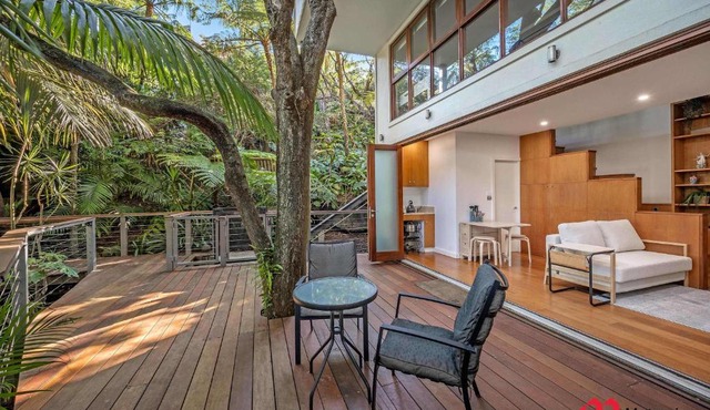 MetaWiseBnB Stylish Loft Studio with Garden in Seaforth