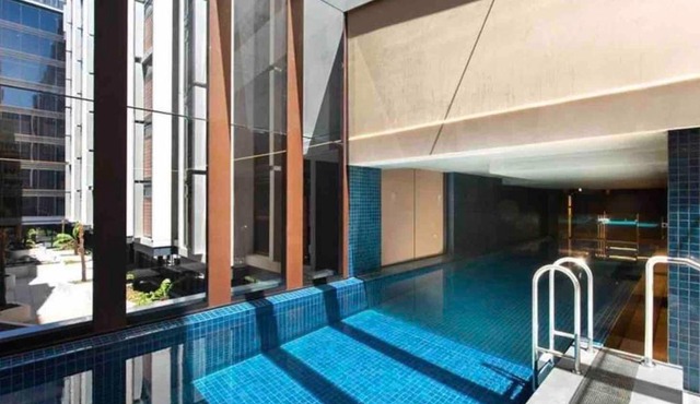 Midnight Luxe 2BR 2Bath 508 L5 in the heart of Braddon Pool Sauna Gym 1 Secure Parking Space Wifi Wine