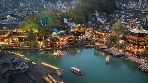 Miss Dong’s River View Homestay (Fenghuang Hongqiao Branch)