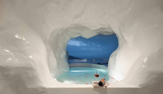 Miyue Shenzhen Blue and White Holy Island Cliff Pool Hotel