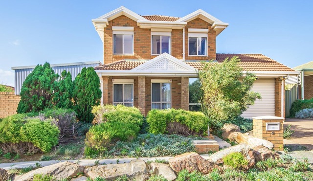 Moana Magic - Cosy 2 Storey Home with Sea Views in Moana