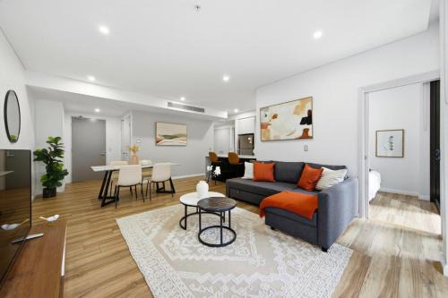 Modern 3-Bedroom Apartment Near Airport & Train