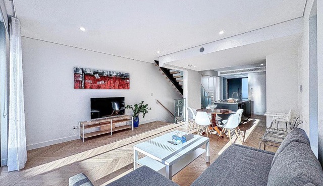 Modern 3BR Townhouse - Sleeps 10 - 2-Car Garage