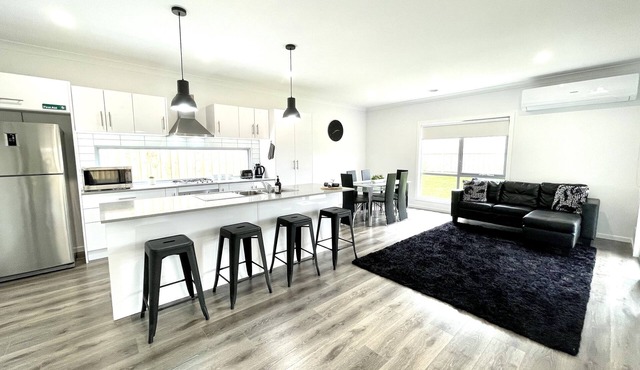 Modern 4 Bedroom 🌿 Tranquil Home