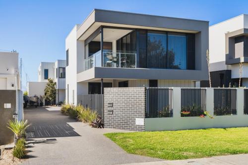 Modern Coastal Townhouse Beach & Marina Views
