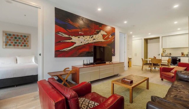 Modern & Eclectic 2 Bed/2 Bathroom - No Carpark