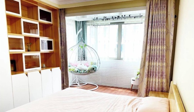 Modern Luxury Apartment, Smart Features!