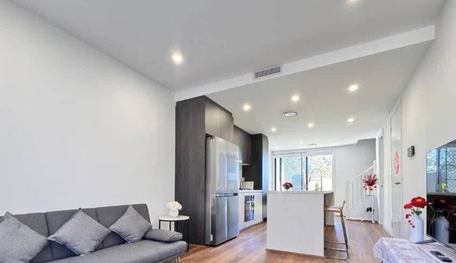 Modern Marsden Park Stay Near Shops & Parks