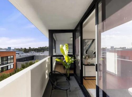 Modern Riverside Retreat near Yarra River & CBD