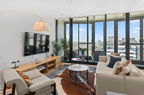 Modern Skyline Apartment 3BR with Pool Gym and tub