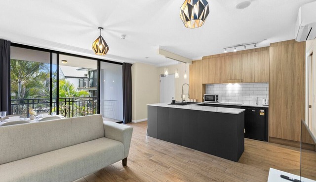 Modern Tropical 1BR Oasis in Spring Hill