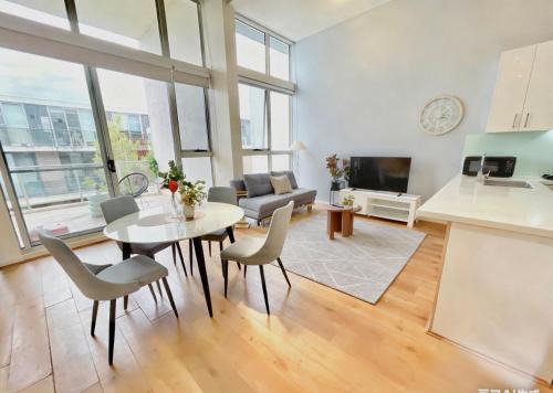Modern Two-Level Apartment in the Heart of Epping