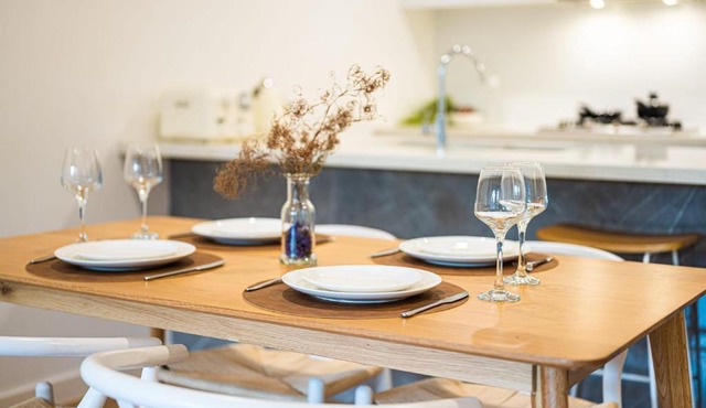 Modern Urban Retreat Stylish Apt in Ryde's Heart