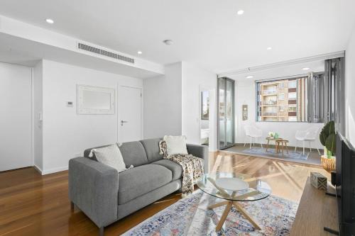 Mosman moments - Contemporary laidback living - MOS25