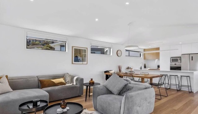 "Mountain View Villa" Newly Built - 10 min to CBD.
