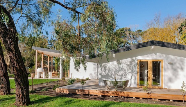 Mudbrick House (With Car Parking)