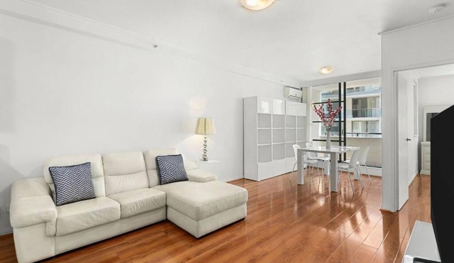 MUS21 - Modern 1 bedroom w study and parking - Nth Sydney
