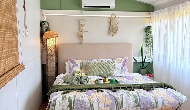 Mystic Garden with private entrance and bathroom