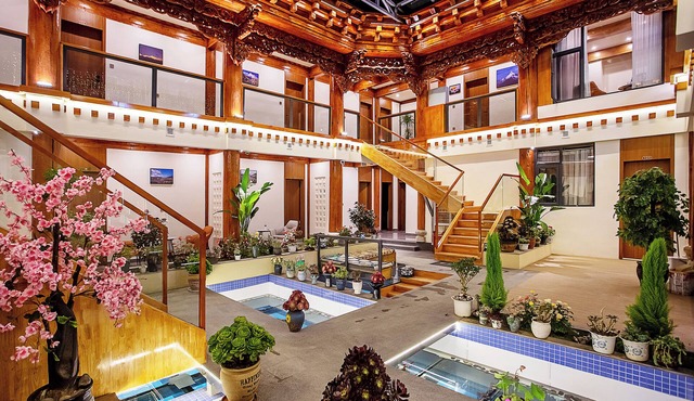 Namzhuo Tibetan-style Courtyard Manor