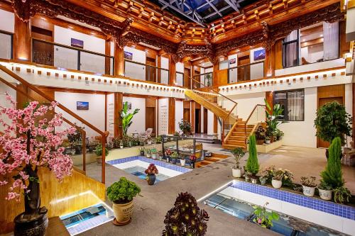 Namzhuo Tibetan-style Courtyard Manor