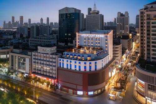 Nanchang Wanshou Palace Bayi Hall Subway Station Atour Light