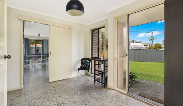 NAROO7- PRIME MOOLOOLABA LOCATION
