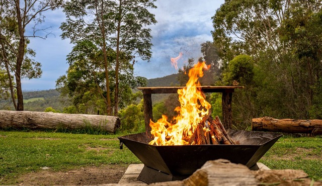 Nebesa Nature retreat, Lover's Cockatoo Cabin, fire pit and spa