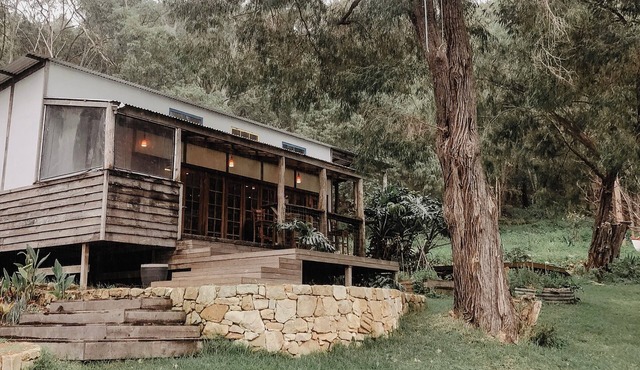 Nest~ Margaret River. Beautiful Rustic Shack on Acerage, close to Beach & Forest