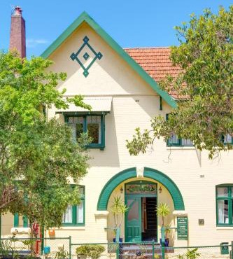 Neutral Bay Lodge