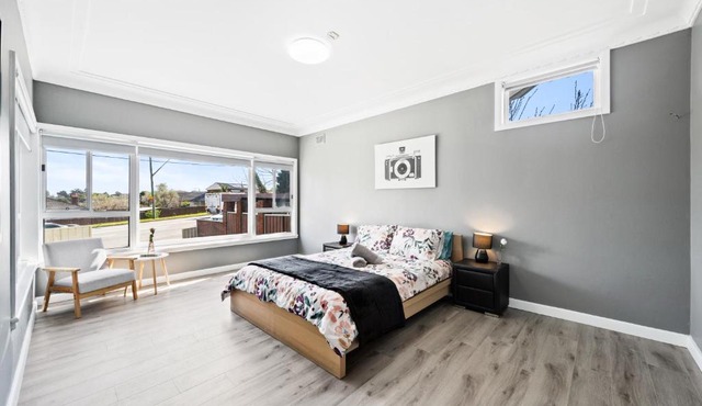 New 2 Bedroom House 500m to Mall with Free Parking