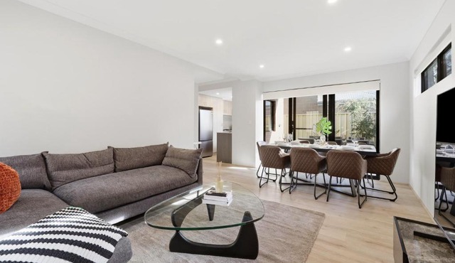 NEW BUILD! Spacious Modern 5-Bed Bentley Townhouse