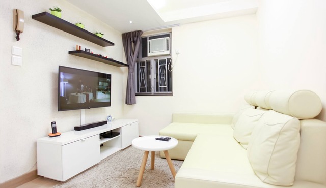 Newly renovated 2 bedrooms @ Fortress Hill MTR Station