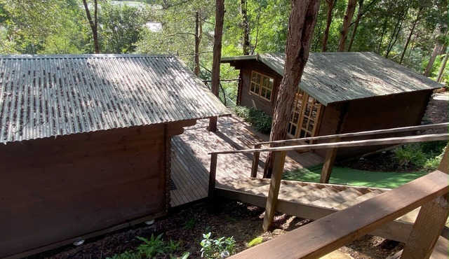 nFamily twin cabin in quiet bush setting, 5 mins walk to shops, train and park