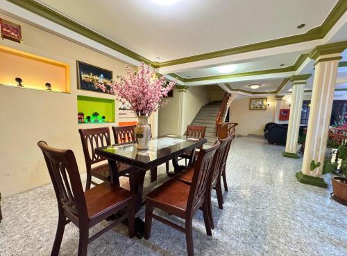 Nhat Quynh Hotel