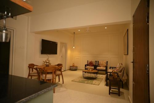 Noi Homes - Entire 2BHK Luxury Flat with Parking, Kitchen and Balcony