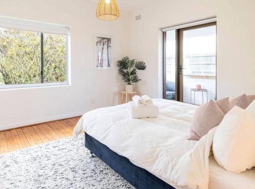 North Bondi 2BR Spacious & bright with ocean views Balcony