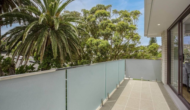 North-East Facing Modern 2-bed Apartment