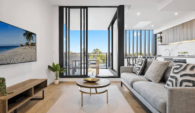 North Ryde- NR005 - Whiteside Street - Spacious 1BR Executive Apartment with Balcony Near Macquarie Centre University