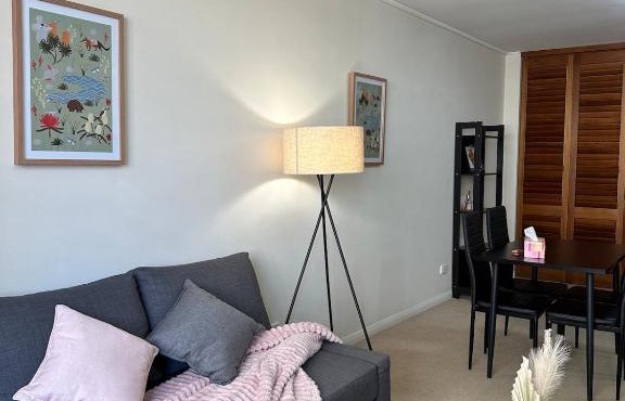 North Sydney apartment with free parking