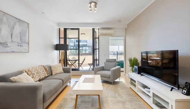 North Sydney - AX301 Napier St - Spacious 2BR in North Sydney with Parking, Gym Pool Access